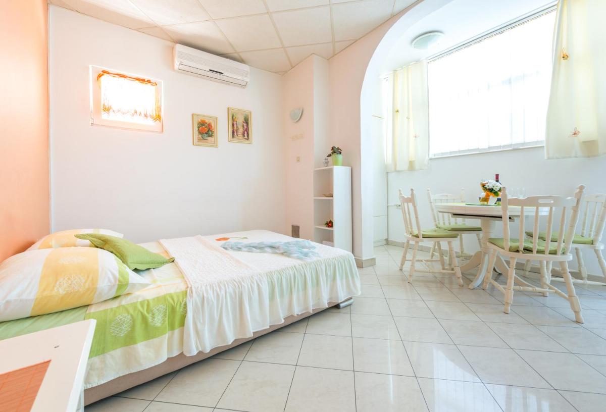 Cute & Cozy Studio - Housity