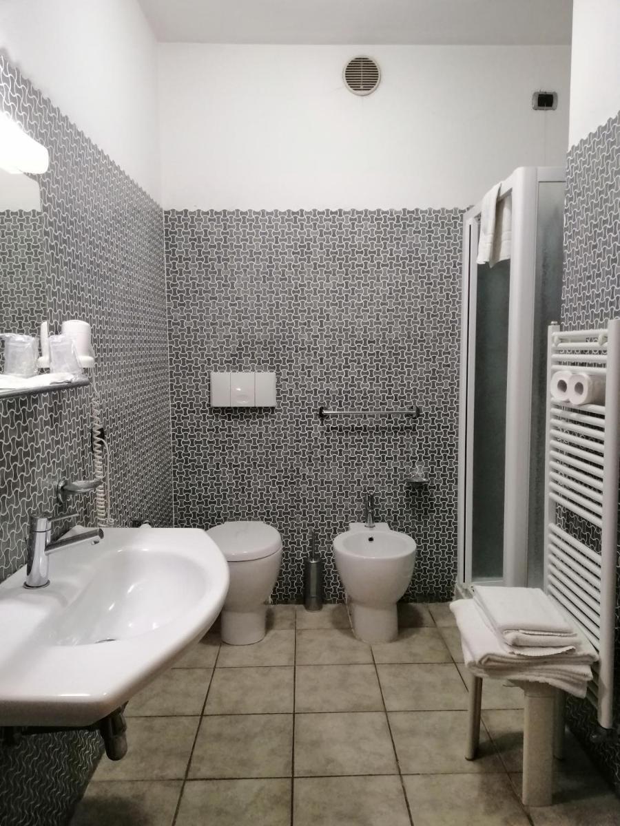 Hotel The Click - Art & Colors - Housity