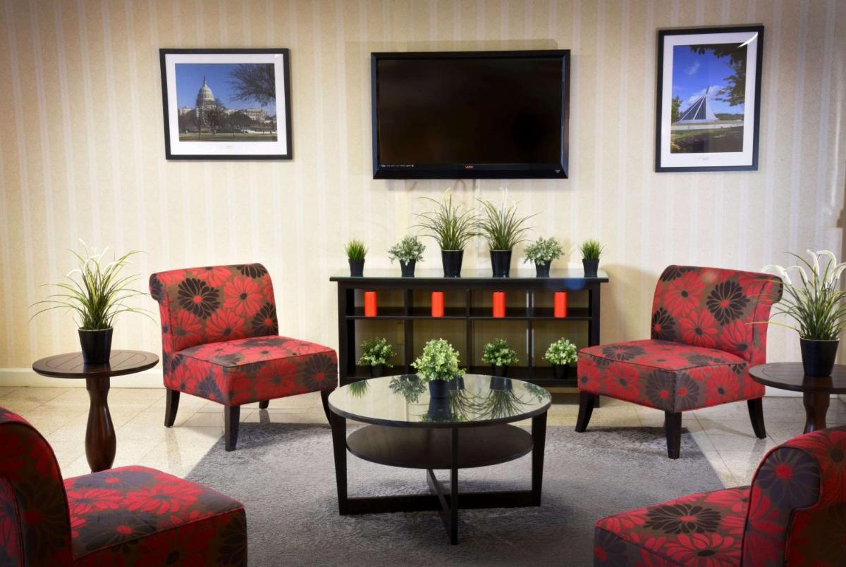 Ramada by Wyndham Triangle/Quantico - Housity