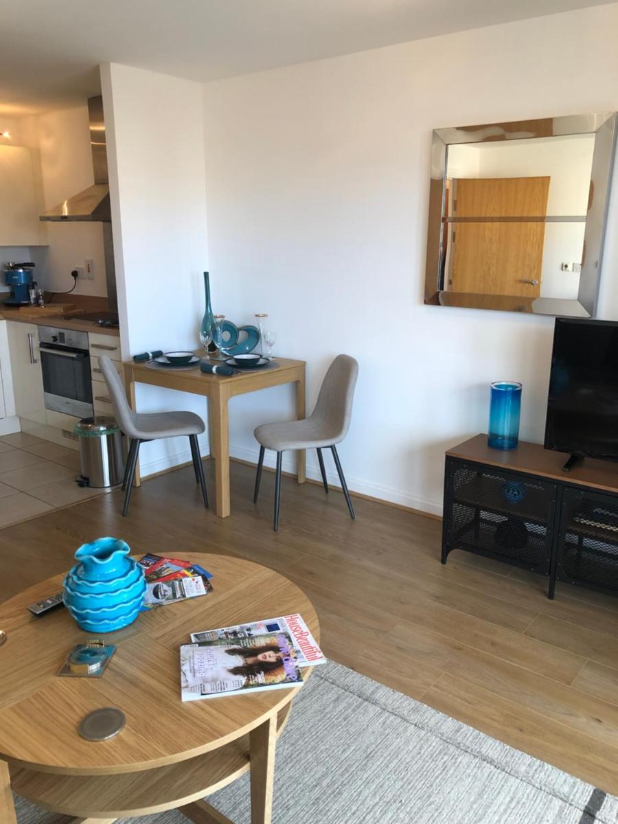Hansen House Cardiff Apartment with Parking - Housity