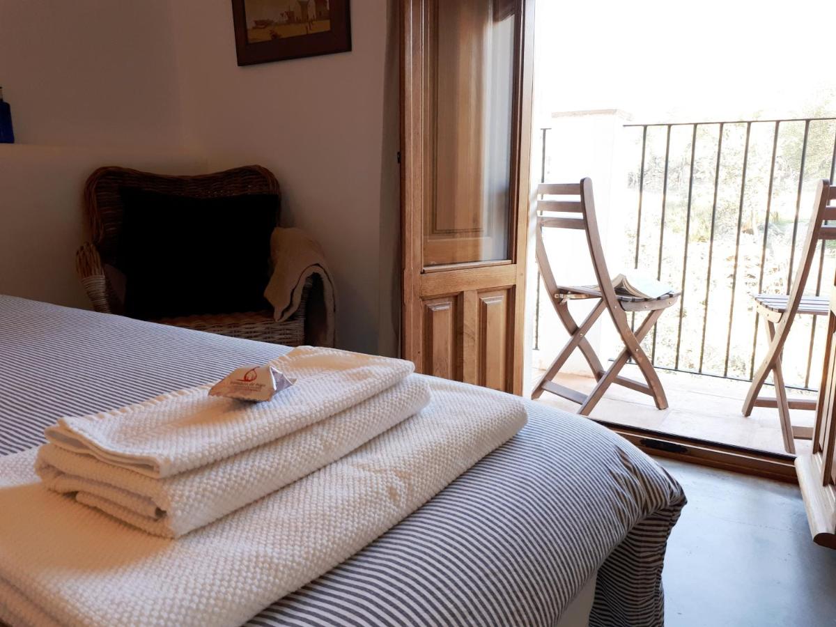 Flores Amarillas B&B - Housity