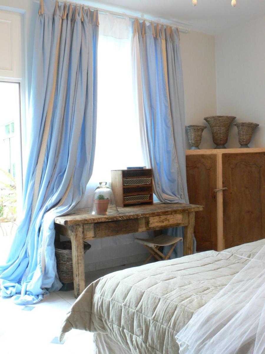 Un ou plusieurs lits dans un hébergement de l'établissement La Marine de Loire Hôtel & Spa