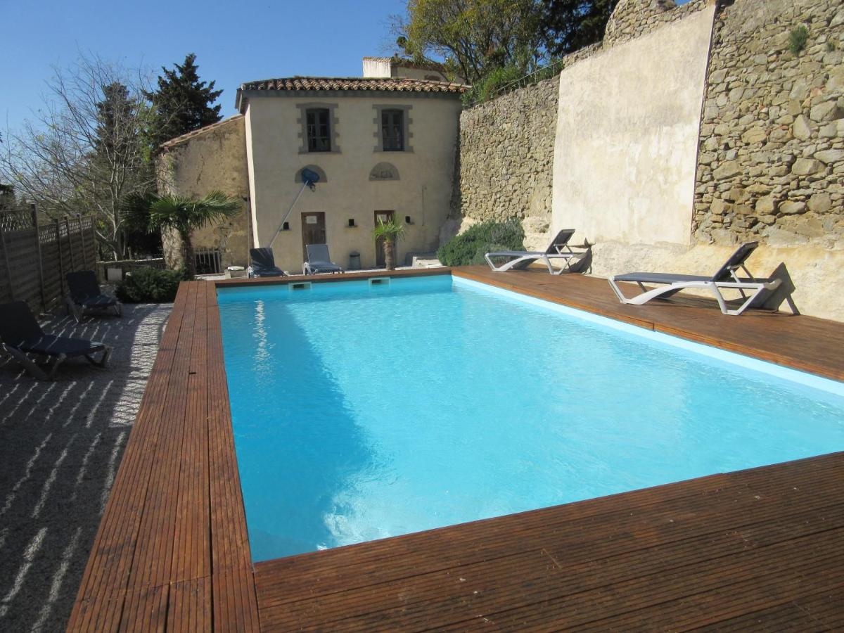 Piscine de l'établissement Logis Hôtel Château De Palaja ou située à proximité