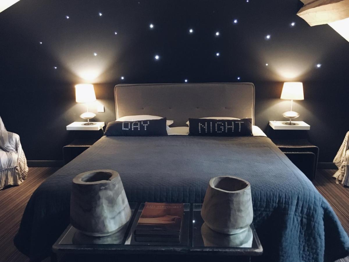 Un ou plusieurs lits dans un hébergement de l'établissement La Marine de Loire Hôtel & Spa