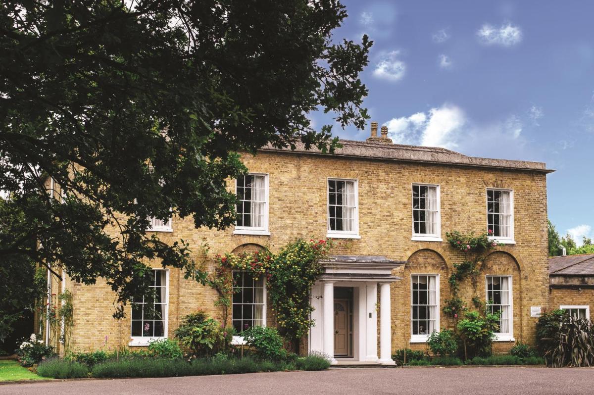 Hadlow Manor - Housity