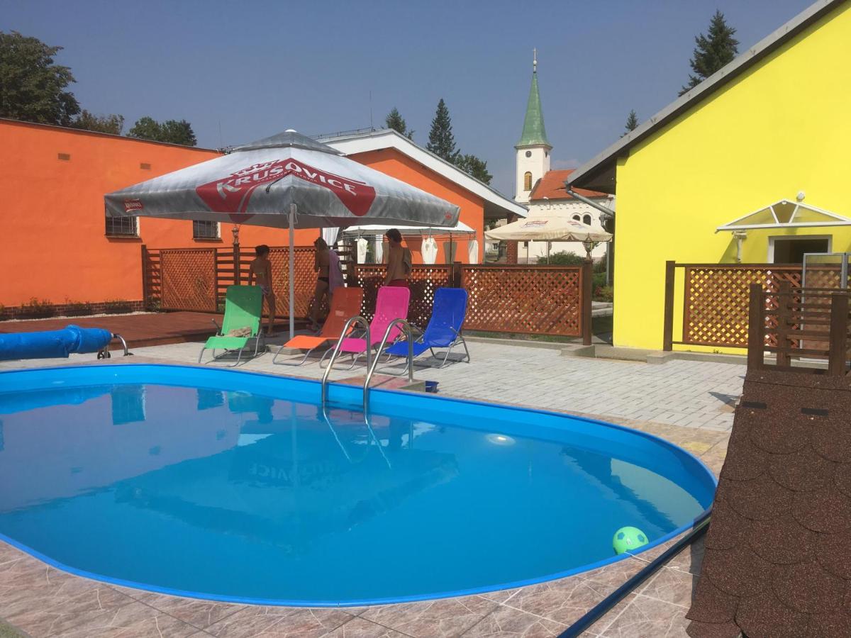 Penzion Krásný Dvůr - Housity