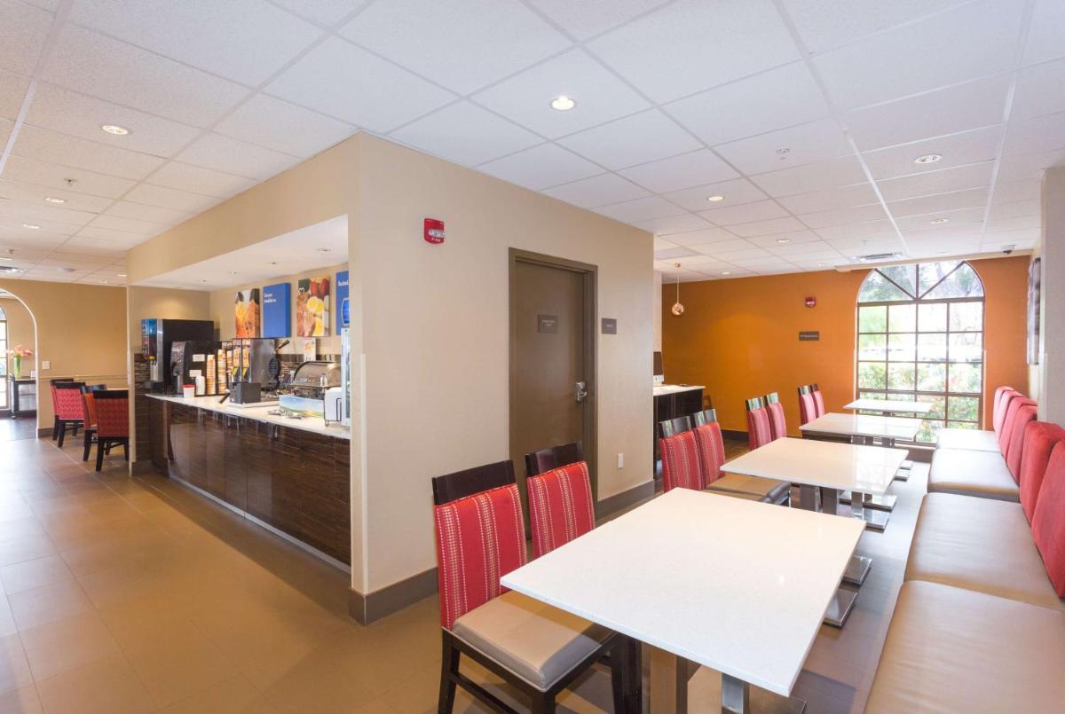 Baymont by Wyndham Bonita Springs - Housity