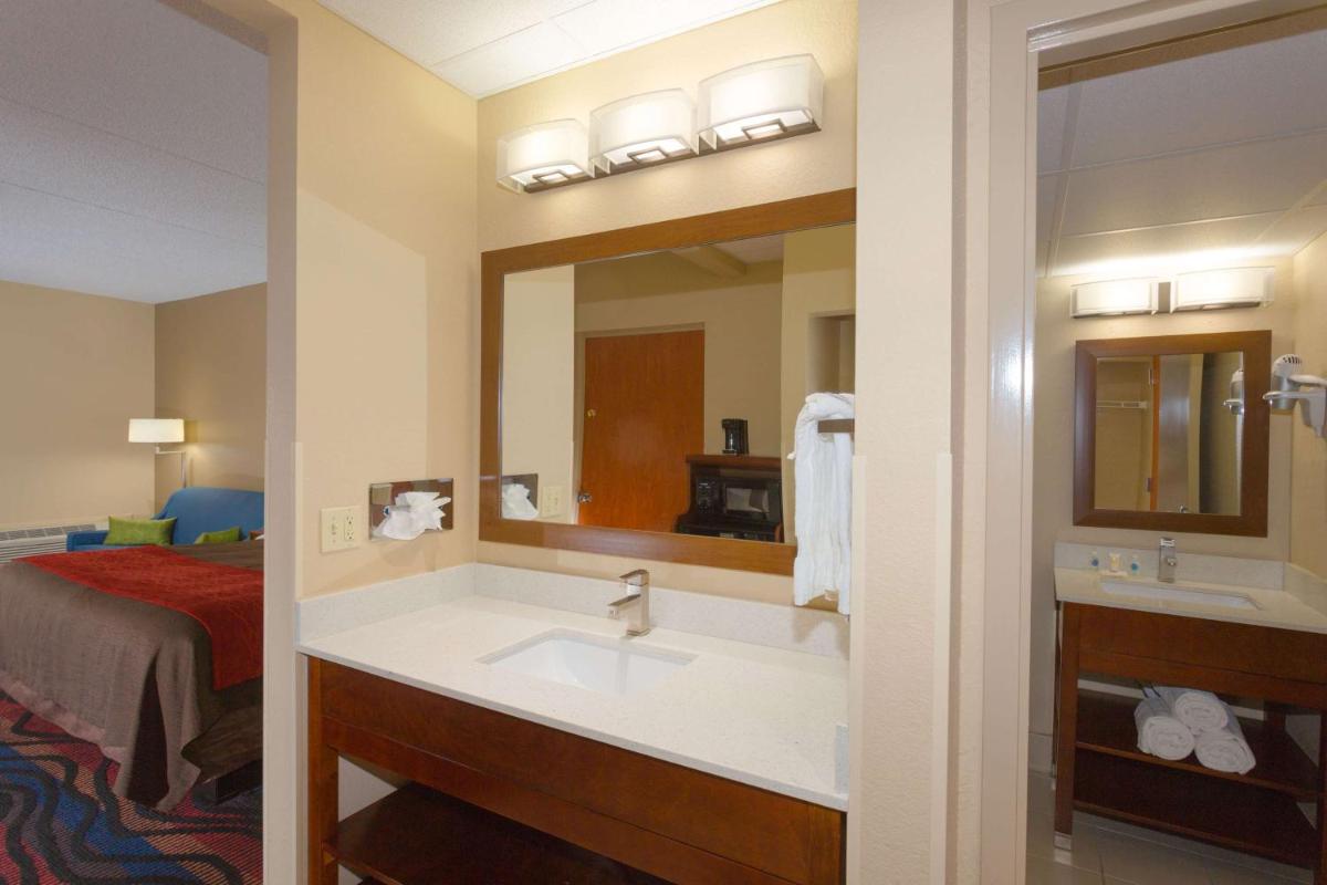 Baymont by Wyndham Bonita Springs - Housity