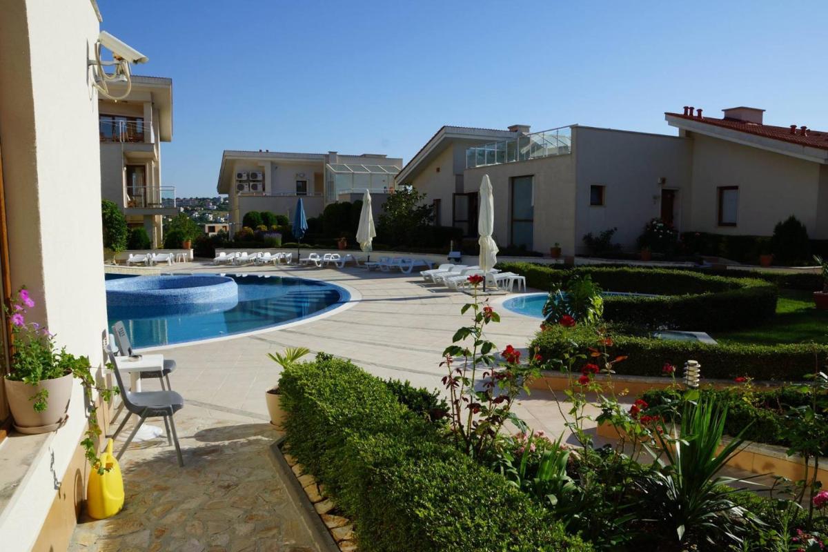 Sun Village Family Houses - Housity
