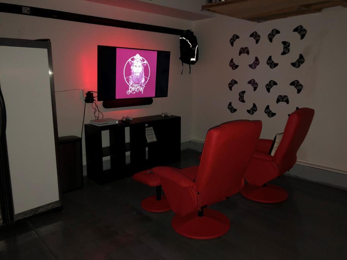 2291 Red Robin Road - Housity