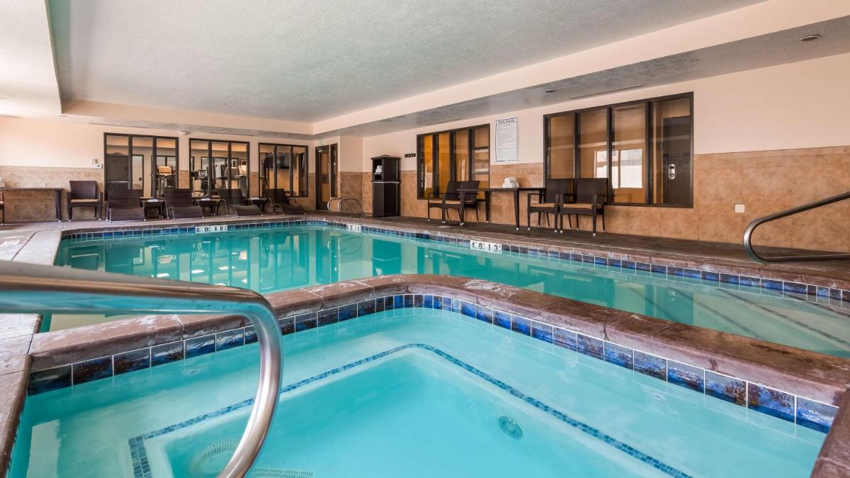 Best Western Plus Airport Inn & Suites - Housity