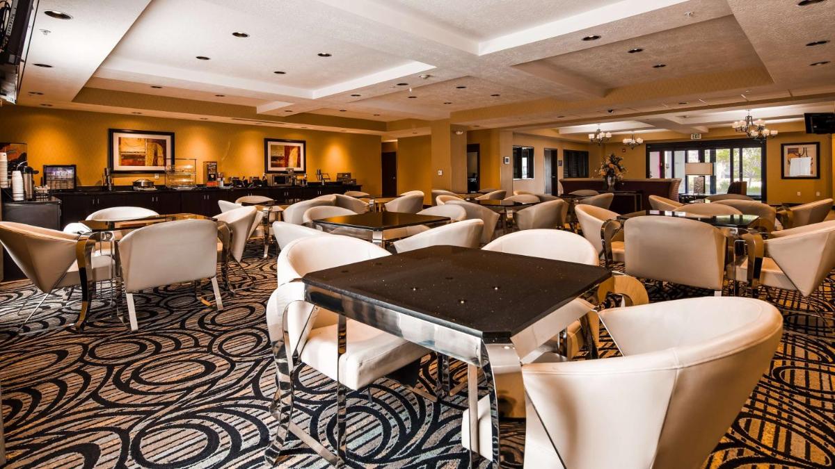 Best Western Plus Airport Inn & Suites - Housity