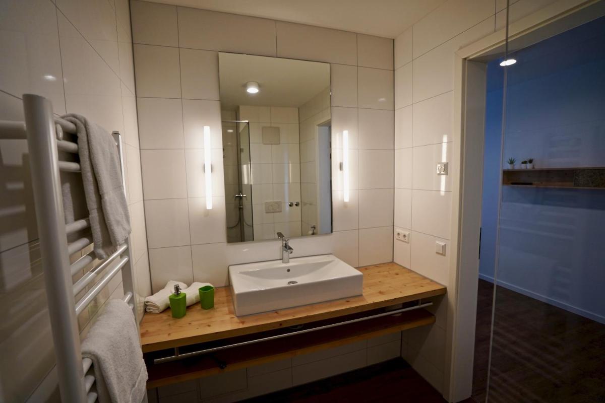 Busses Guesthouse - Housity
