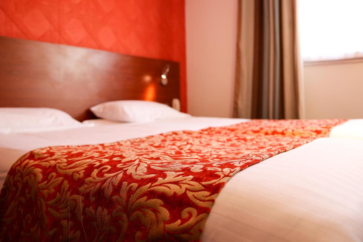 Un ou plusieurs lits dans un hébergement de l'établissement Hotel SPA Plage St Jean