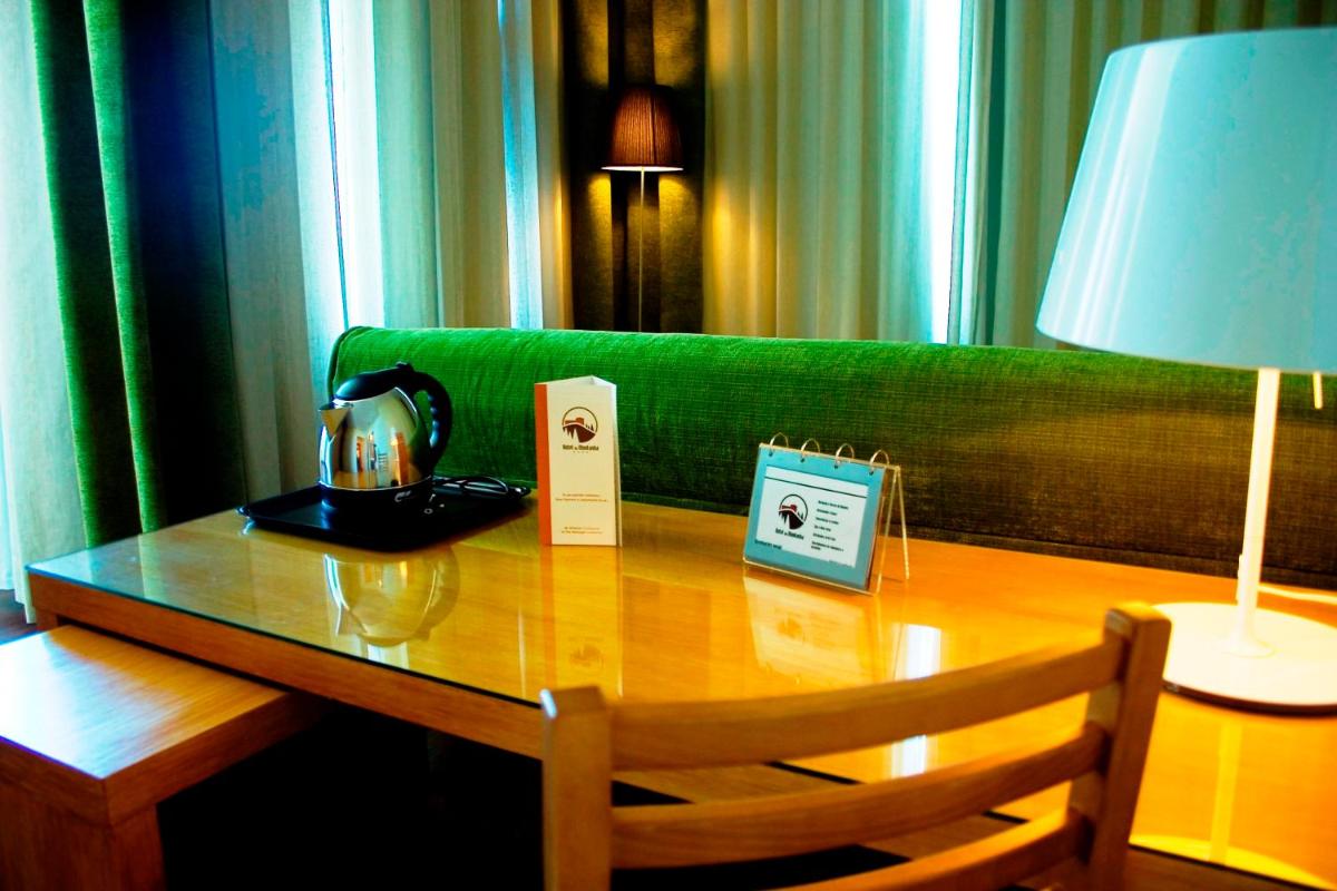Uma área de estar em Hotel Da Montanha