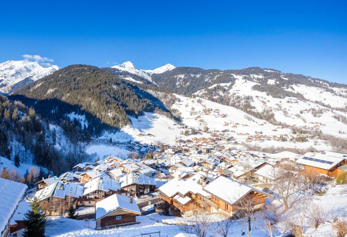 Vue générale sur la montagne ou vue sur la montagne depuis l'appart'hôtel