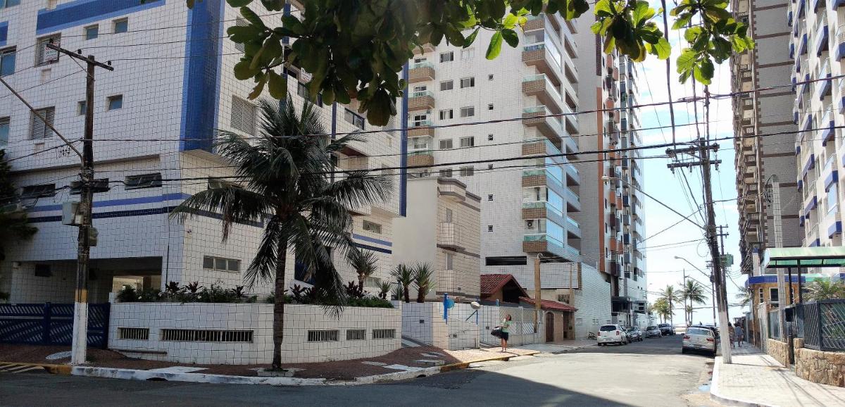 Belo apartamento à 50m da Praia com Wi-Fi gratuito - Housity