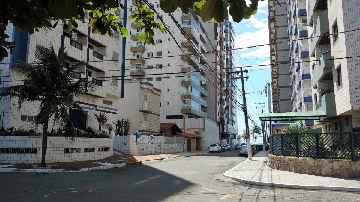 Belo apartamento à 50m da Praia com Wi-Fi gratuito - Housity