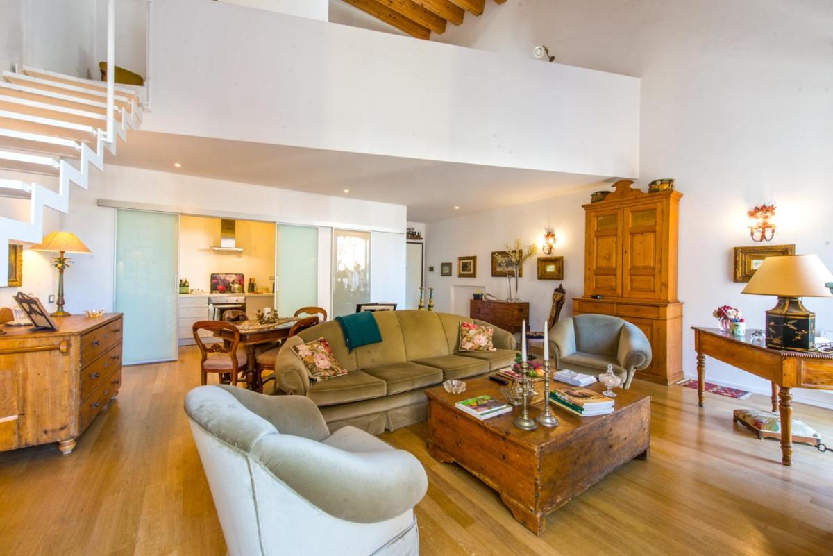 Charming Apartment in the city center by Wonderful Italy - Housity