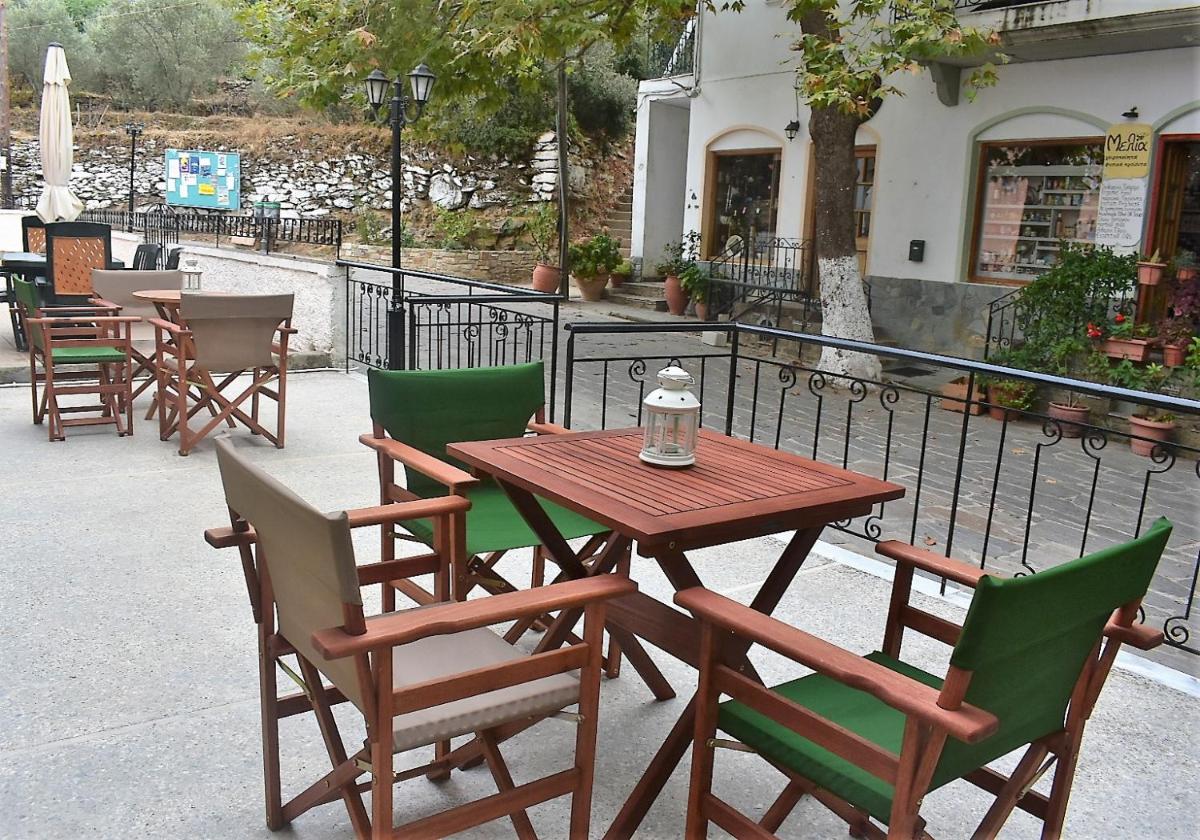Christos Raches traditional houses - Housity