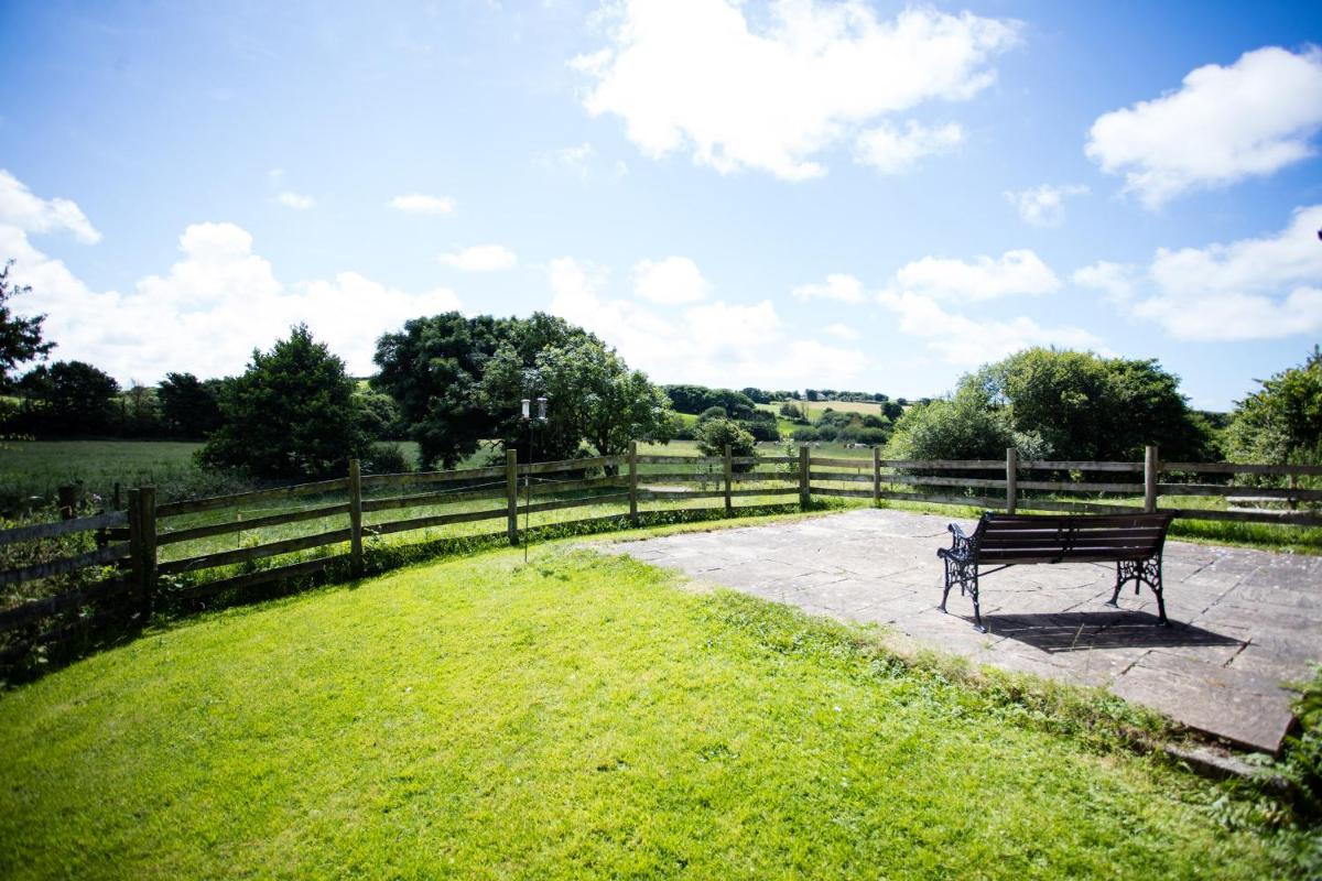 Sharlands Farm Holiday Cottages - Housity