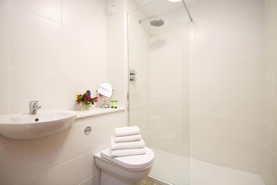 Vale Park Hotel - Housity