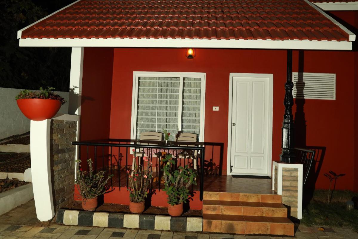 Velu's Resort - Housity