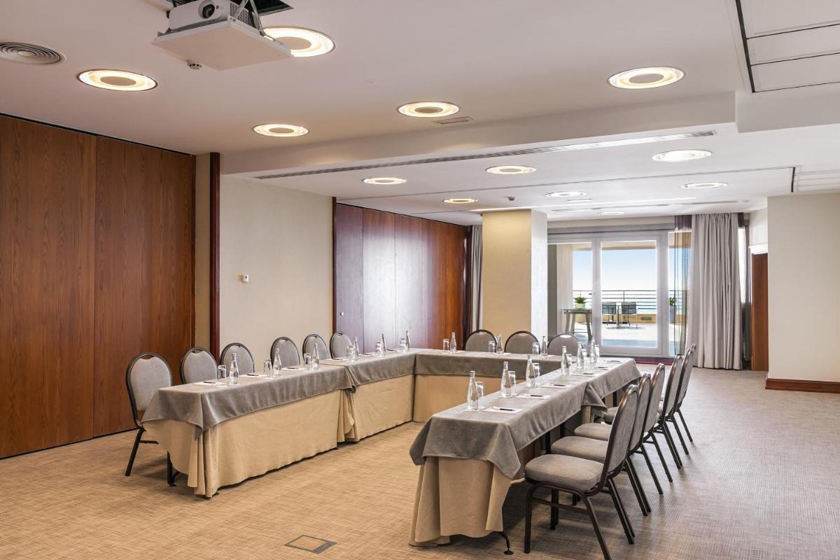 A área empresarial e/ ou a sala de conferências de Sesimbra Oceanfront Hotel - Preferred Hotels and Resorts