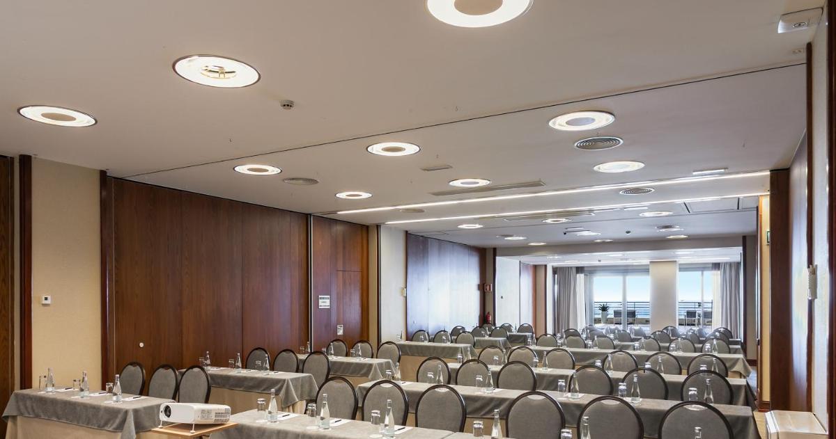 A área empresarial e/ ou a sala de conferências de Sesimbra Oceanfront Hotel - Preferred Hotels and Resorts