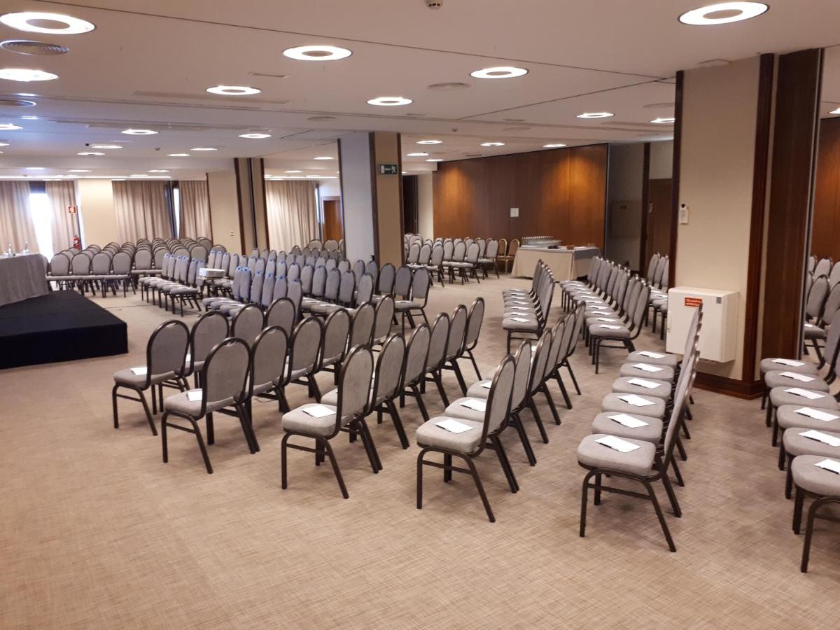 A área empresarial e/ ou a sala de conferências de Sesimbra Oceanfront Hotel - Preferred Hotels and Resorts