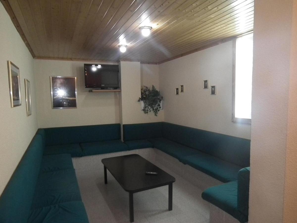 Hostal La Muralla - Housity