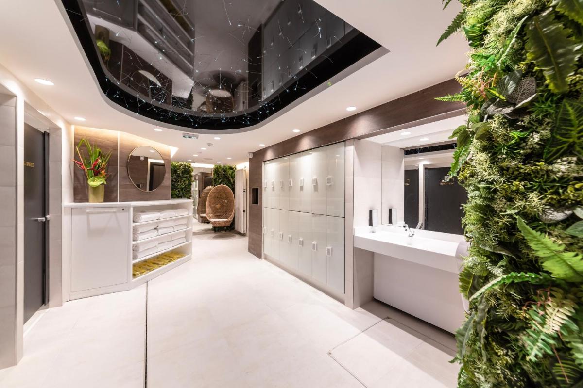 Cuisine ou kitchenette dans l'établissement voco Strasbourg Centre - The Garden by IHG