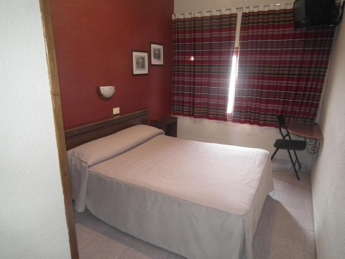 Hostal La Muralla - Housity