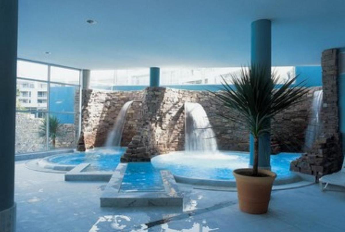 Piscine de l'établissement Best Western Hotel Sourcéo ou située à proximité