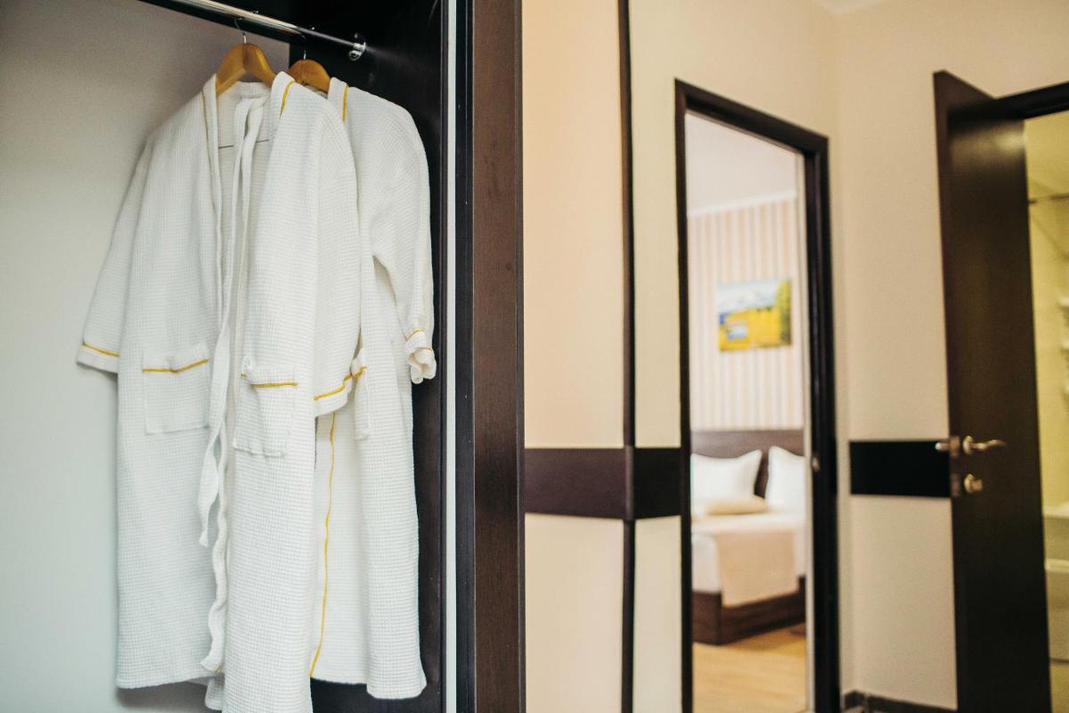 Dostar Hotel - Housity