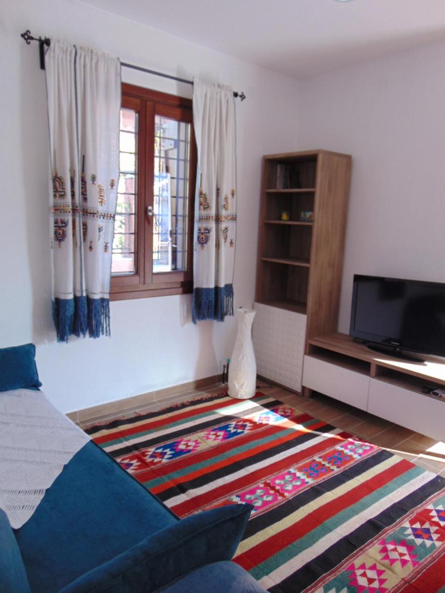 Avra House in Argalasti - Housity