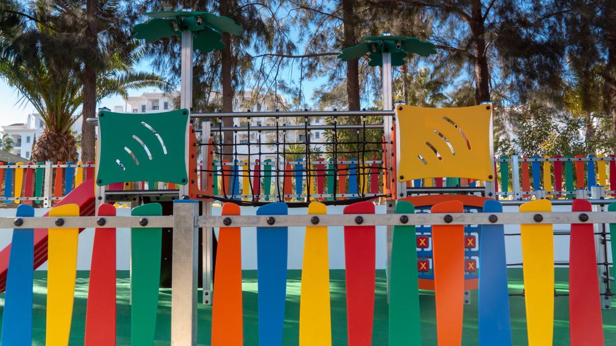 A área de jogos para crianças em Vila Petra