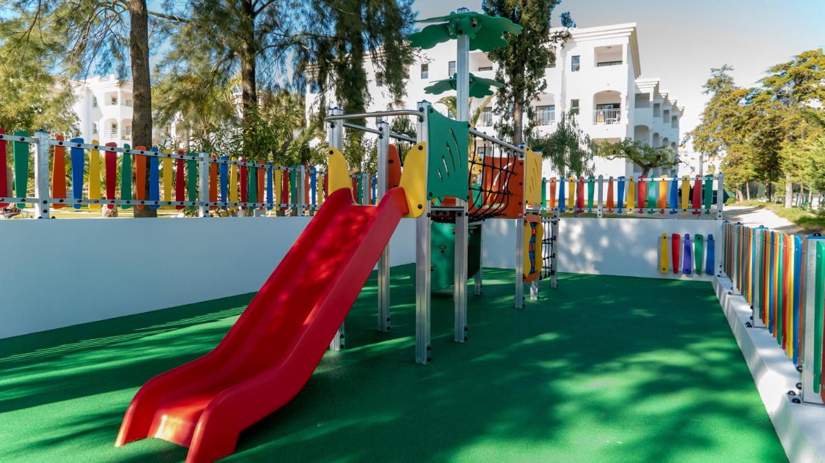 A área de jogos para crianças em Vila Petra