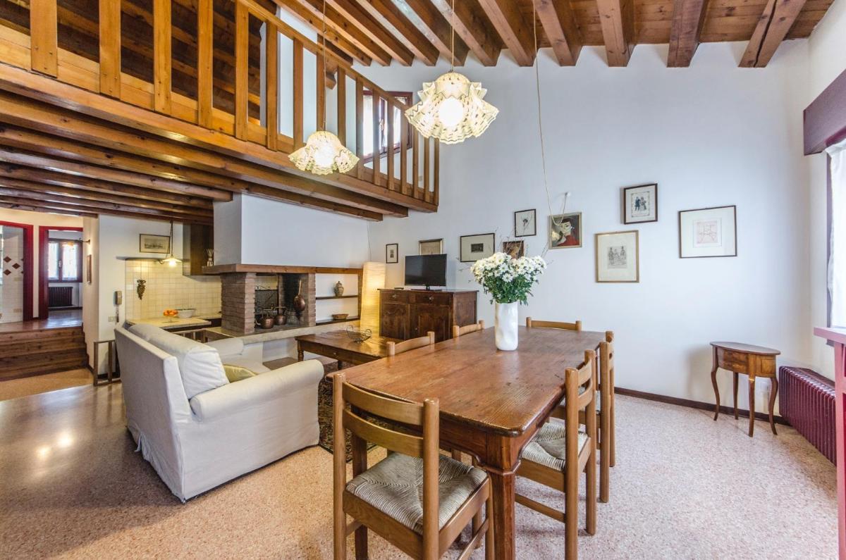 Novalesi Red House - Housity