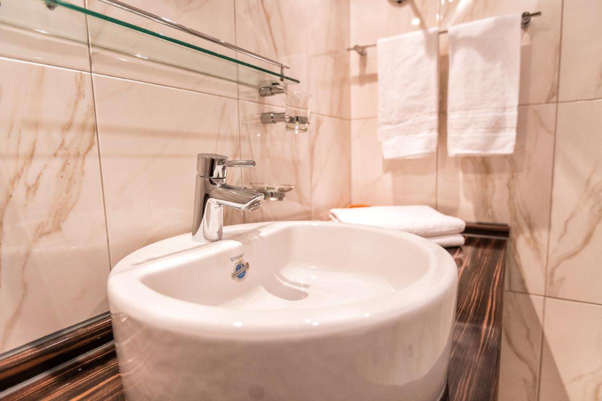 Hotel Krone - Housity