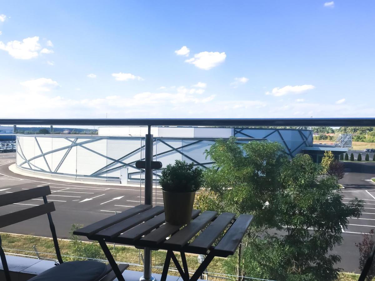 Airport Residence - Across from Otopeni Airport - Housity