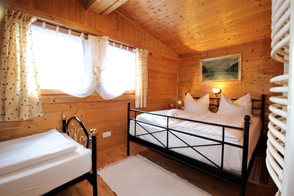 Knusperhäuschen - Housity