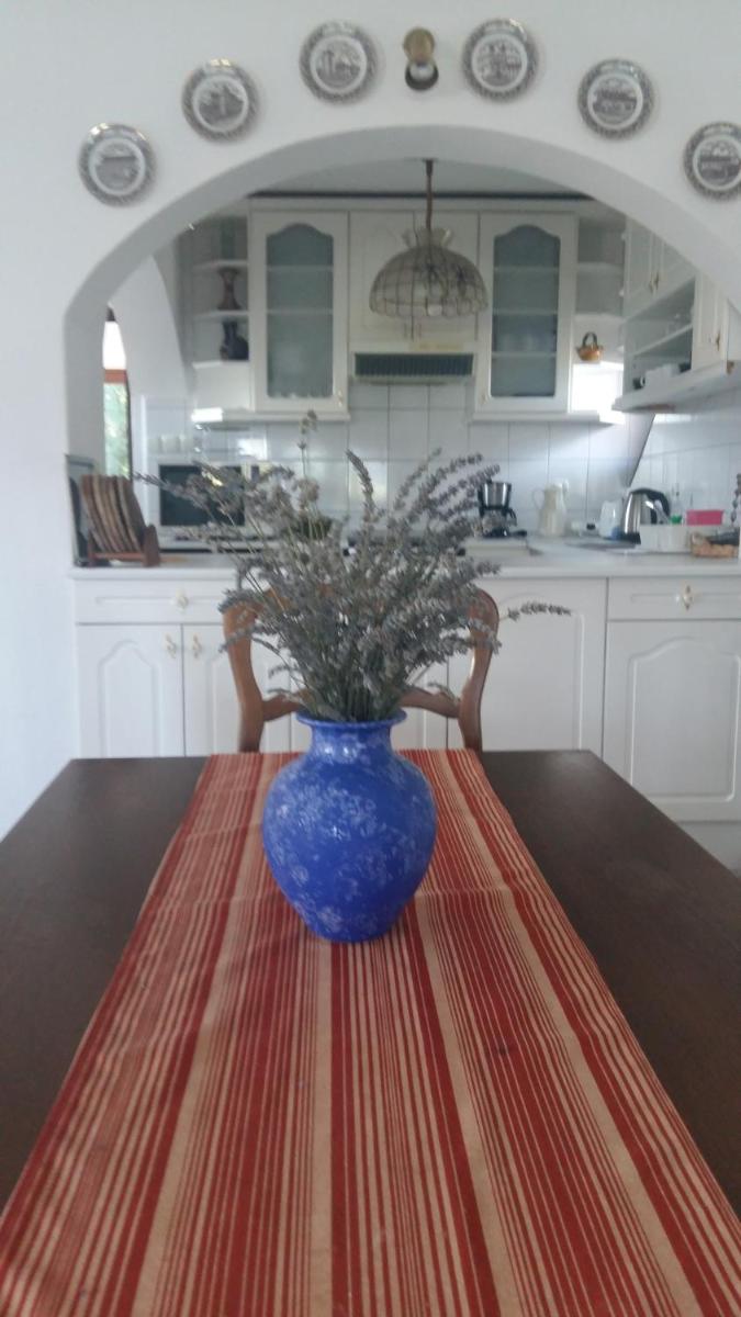 Lakeside Apartment - Housity
