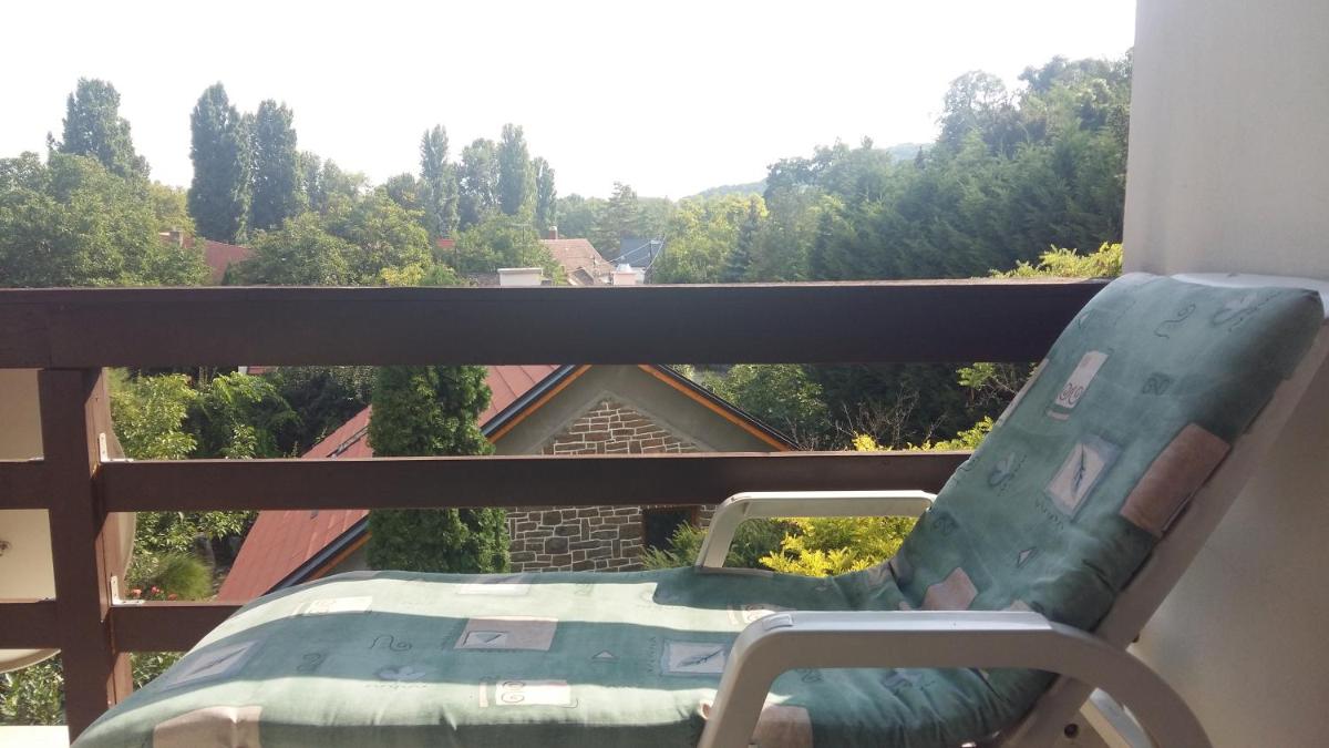 Lakeside Apartment - Housity