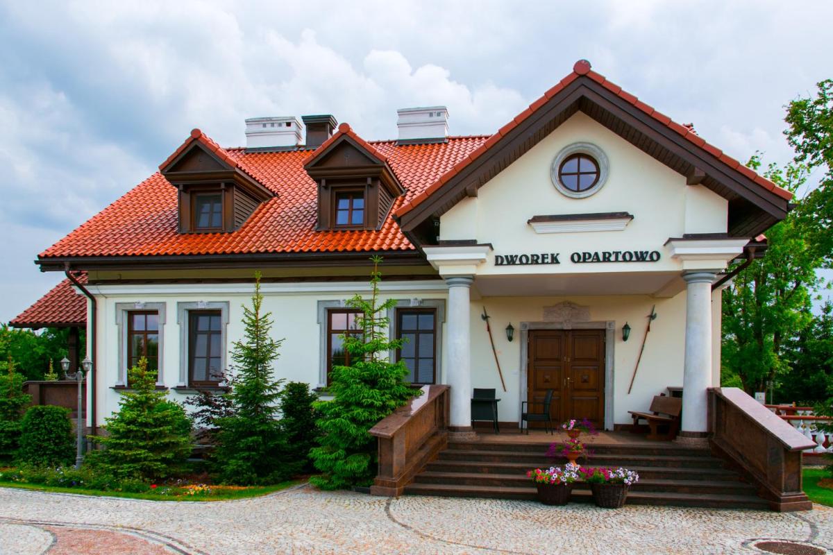 Dworek Opartowo - Housity