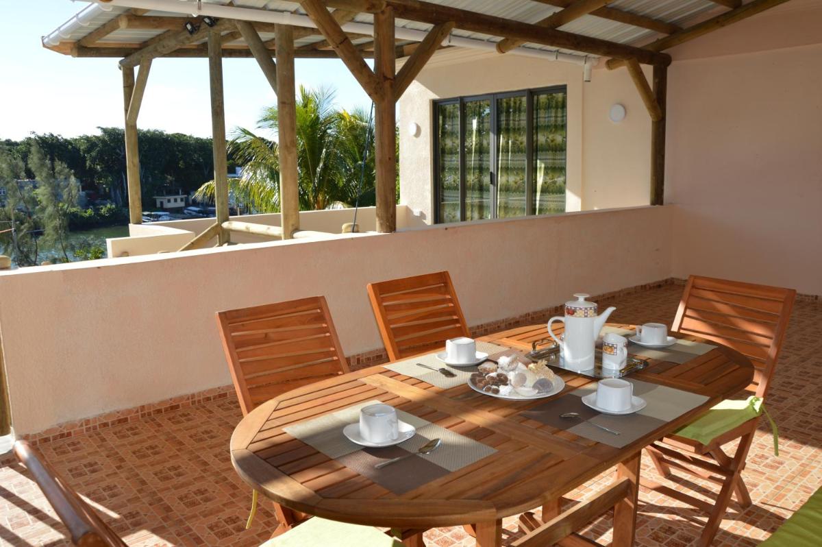 Riverside Holiday Home - Housity