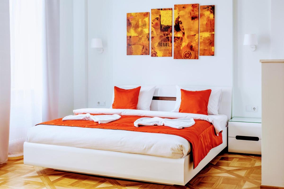 Family apartments in Lviv center with balcony - Housity
