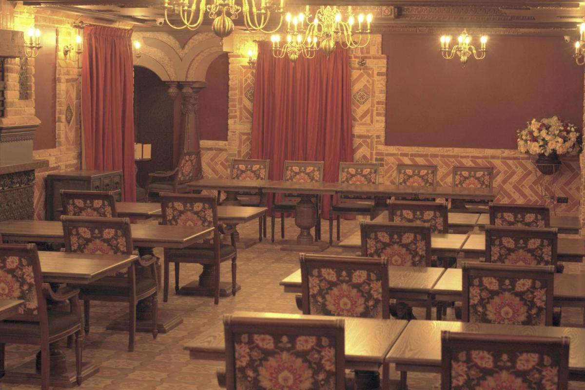 Old Town Hotel - Housity
