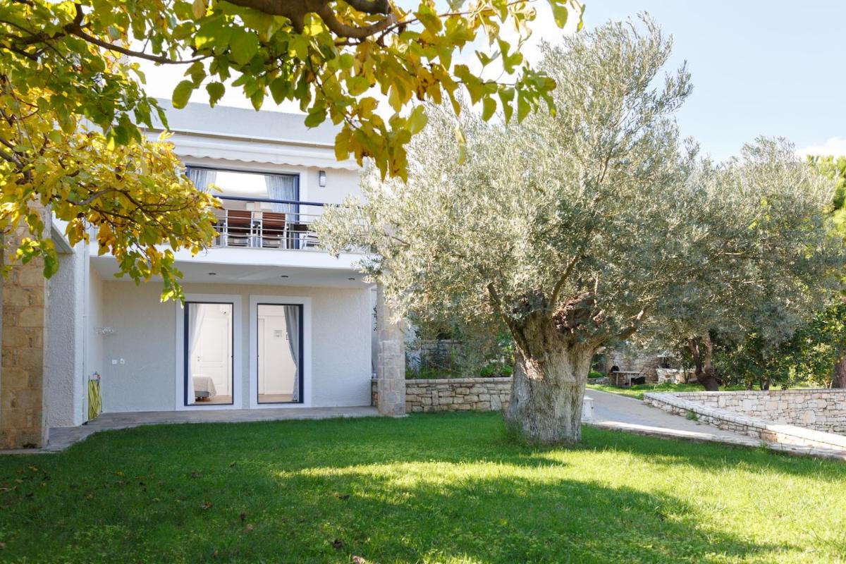 Into The Blue Villa - Housity
