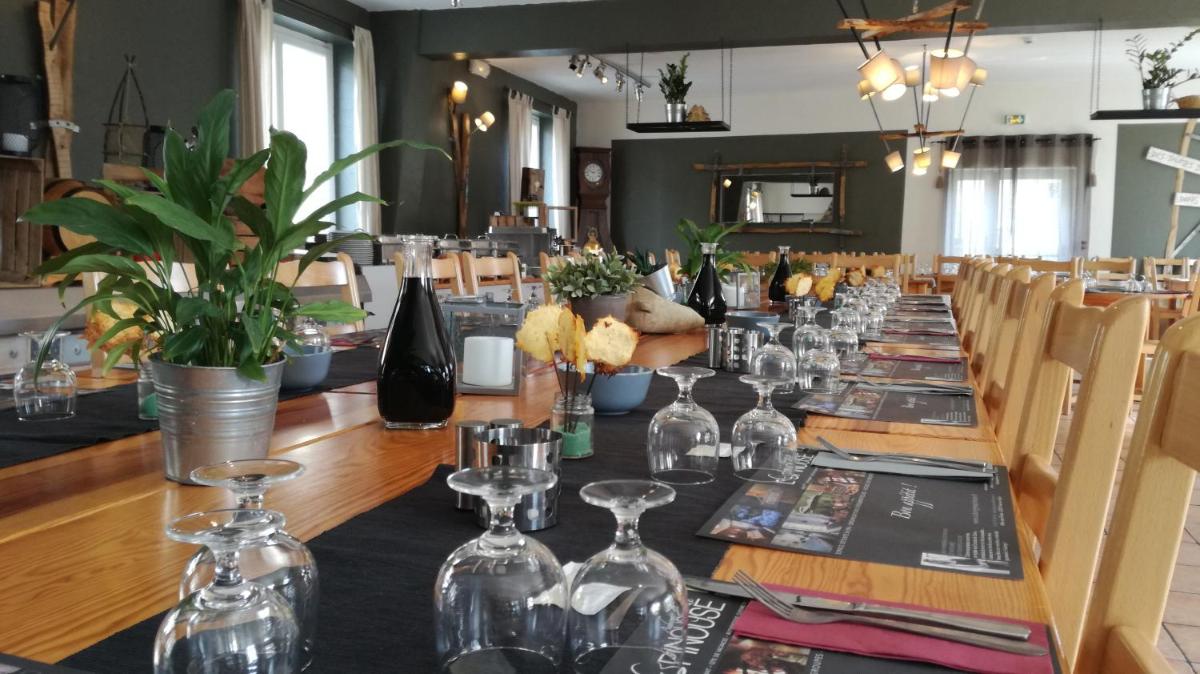 Logis hôtel restaurant Auberge de l'Espinouse - Housity